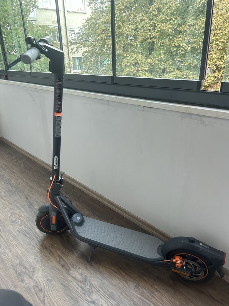 Segway Ninebot F35 - eлектирческа тротинетка, 30 км/ч, 40 км обхват