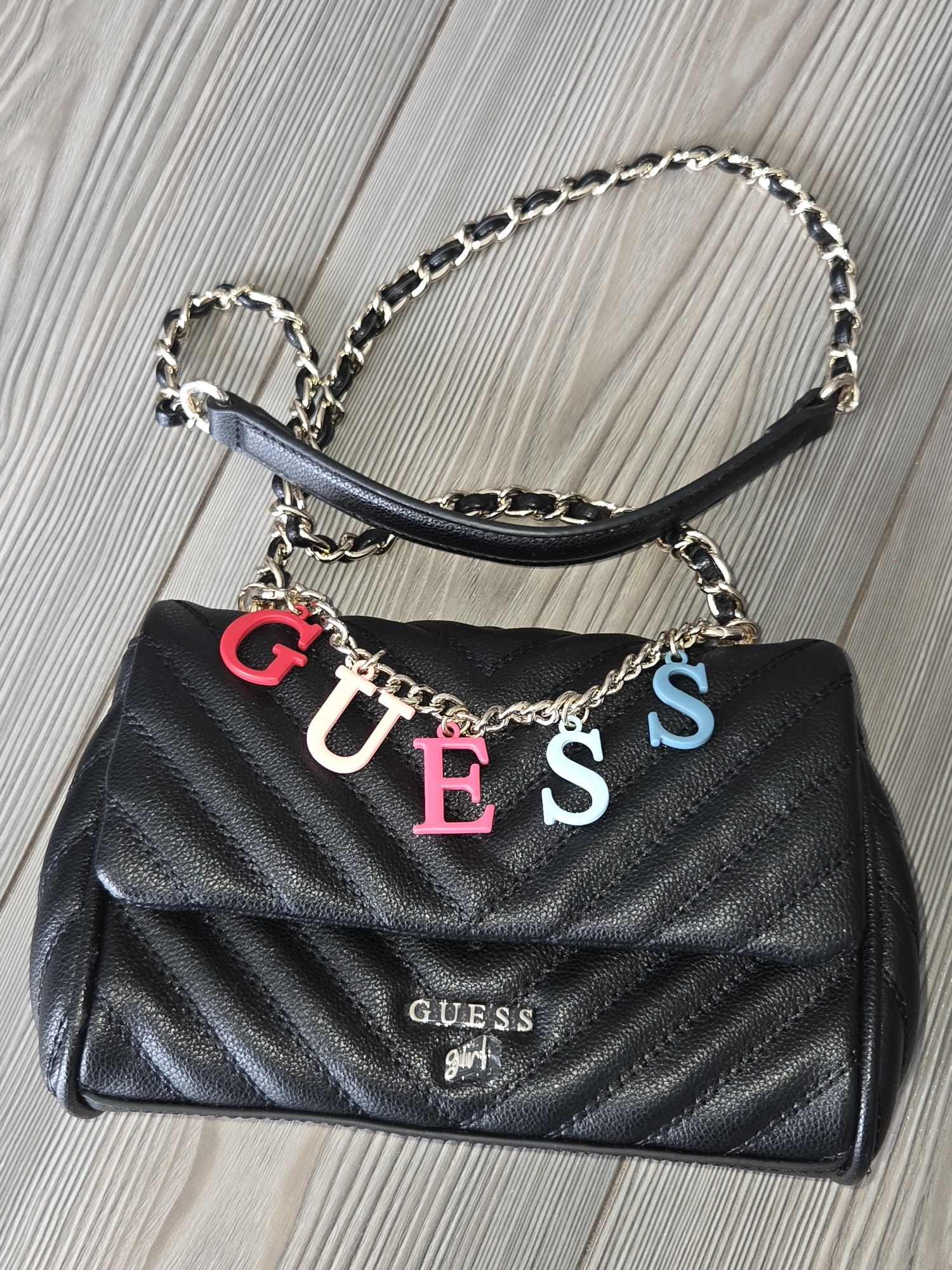 Дамска оригинална чанта на GUESS