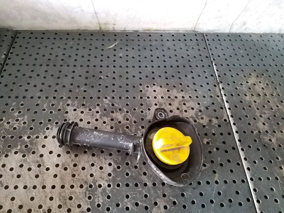 Gat umplere ulei 1.2 b renault clio 4 8200639421