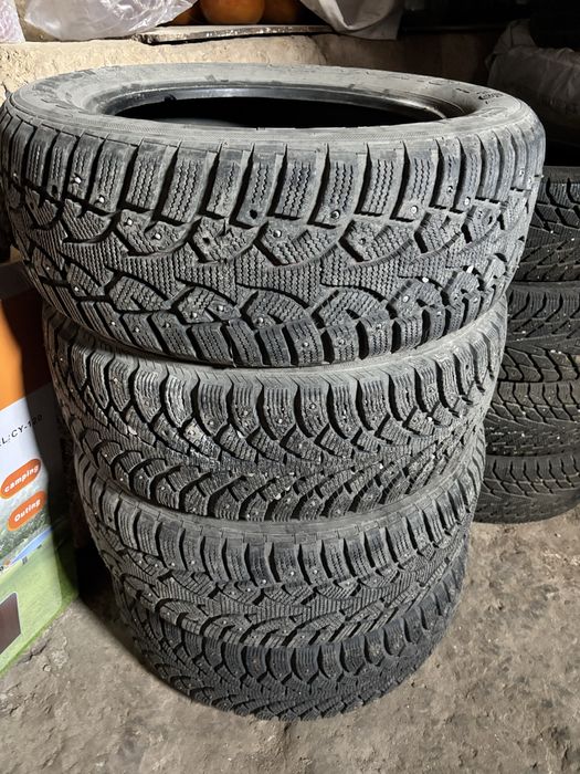 Продам зимнию резину размер 205,60,16