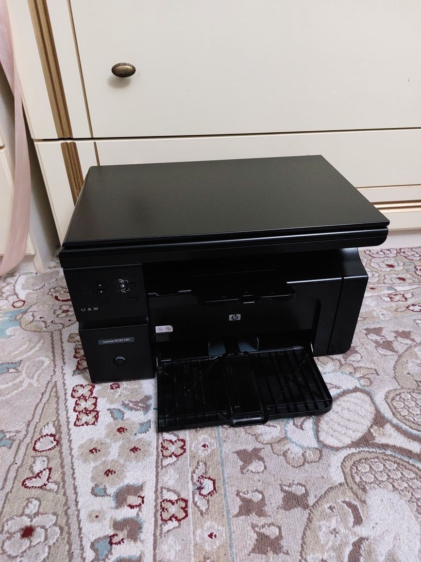 HP LaserJet M1132 МФУ
принтер, сканер, копир