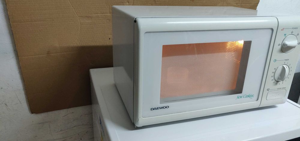Cuptor cu microunde Daewoo
