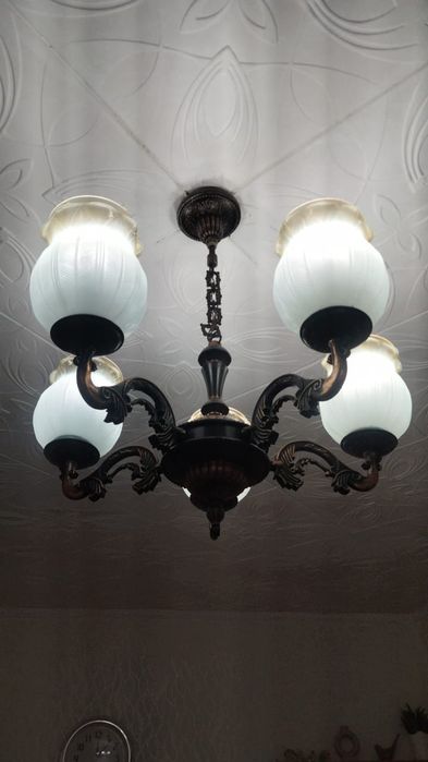 Продам    люстру