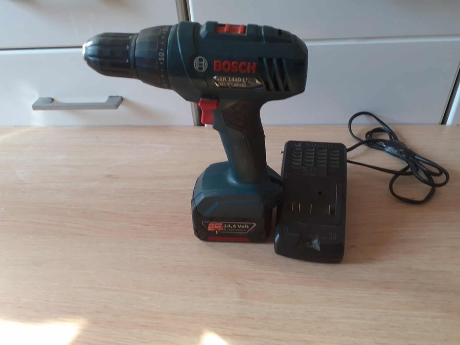 Vind filetanta Bosch cu tot de incarcator