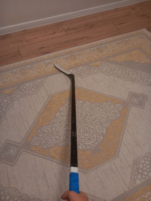 Продам хокейную клюшку