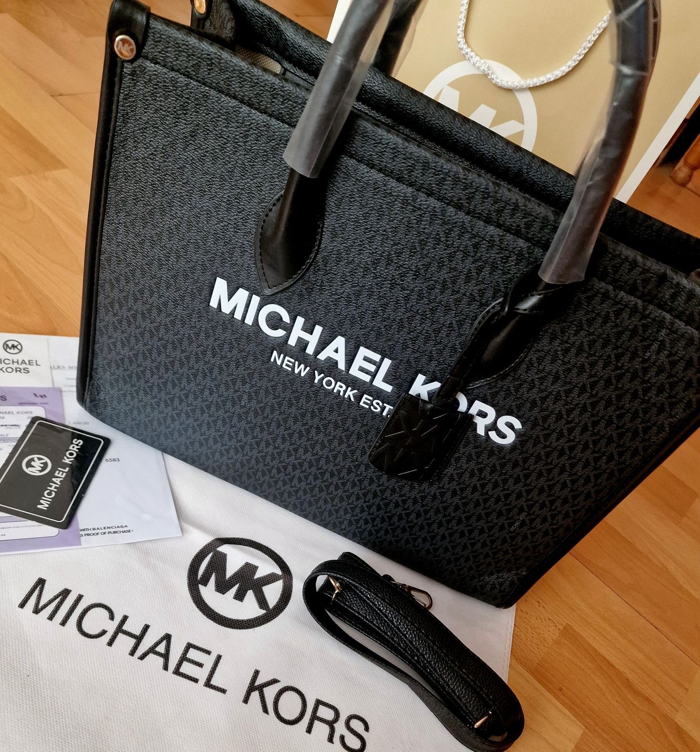Geanta Michael Kors Maxy,editie limitată, saculet, etichetă