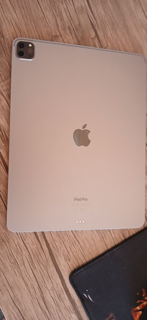 Ipad pro (12,9 - дюймовый )(6 - го поколения)