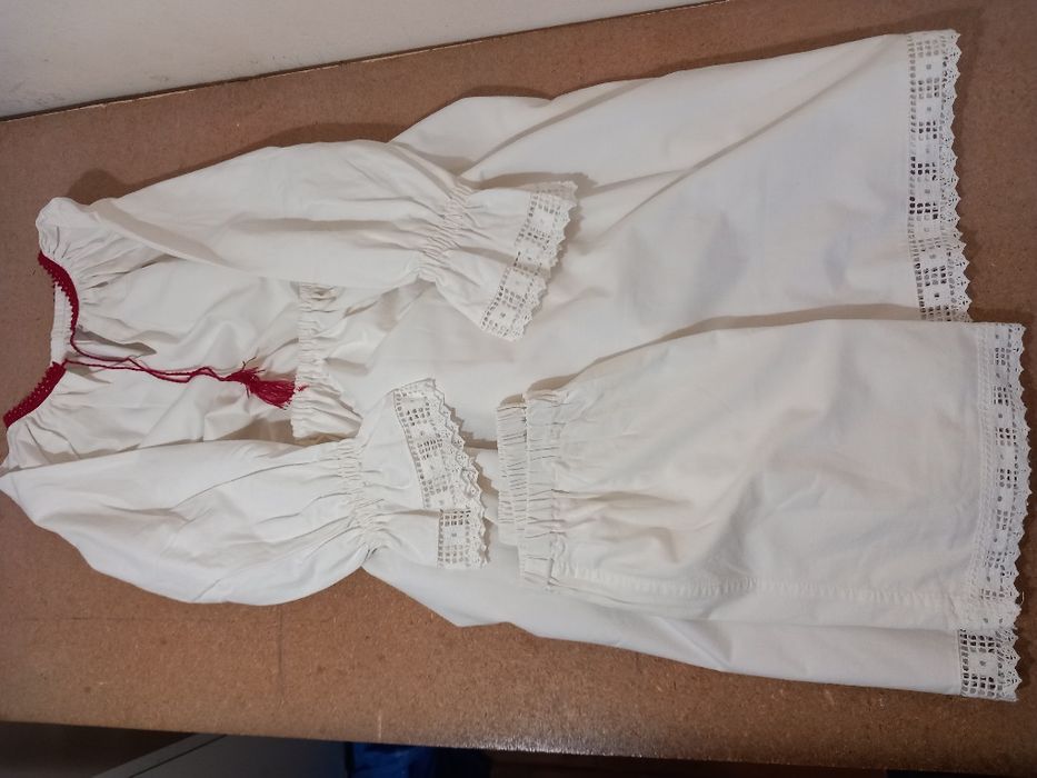 Costum cu pieptar si zadii