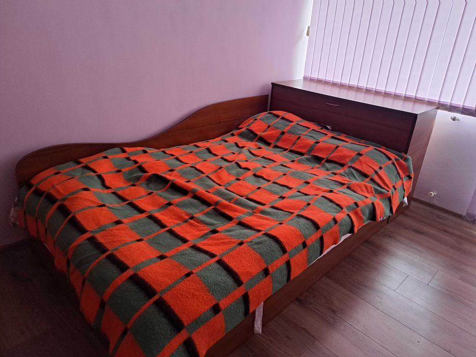 Мебели за стая:приста с ракла,трикрилен гардероб и скрин- СПЕШНО!!!