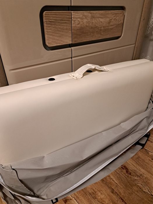 Vand pat cosmetica 350 de lei