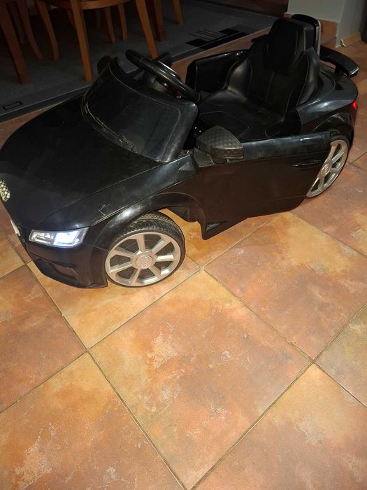 Акумолаторна(електрическа)кола с дистанционно