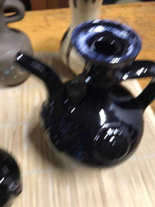 4 стомнички и 2 вазички от керамика.