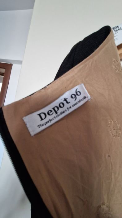 Vand rochie neagra cu lana marimea 42