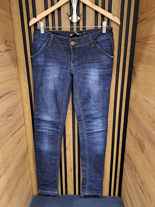 4 броя дънки, размери 34, 36, 27, 28, по 15лв./бр. DIVIDED, ZARA