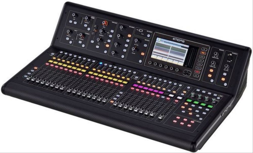 Vand Mixer Midas M32 cu case Thomann
