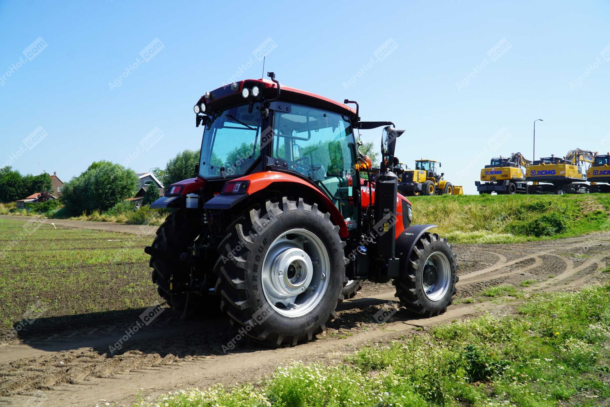 YTO Tractor de 115 CP cu cabină / YTO NLY1154