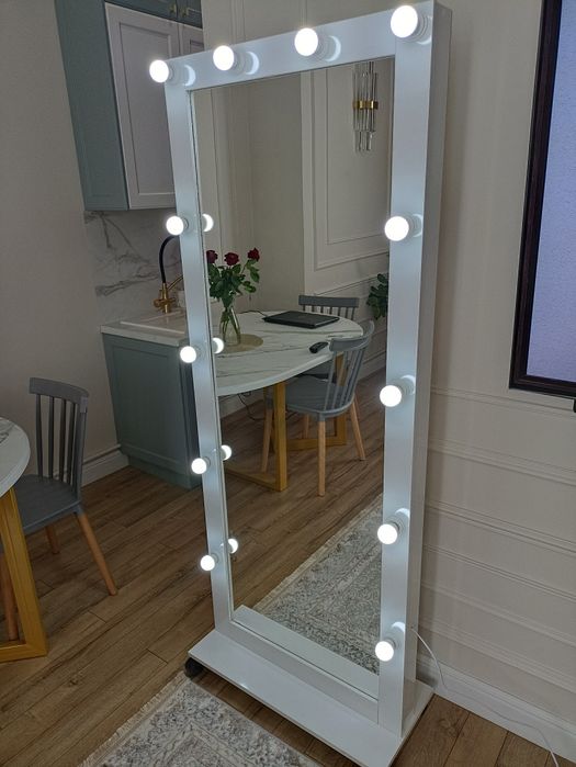 Гримерные зеркала Гримерные столы Стеллаж на колеса Ресепшн