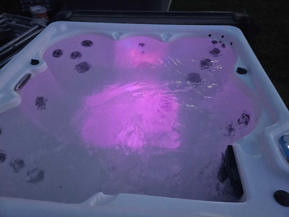 Jacuzzi 6-7 Persoane