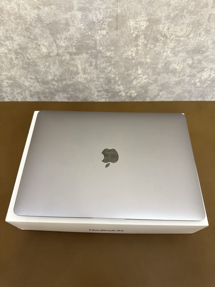 MacBook Air 13-inch продам