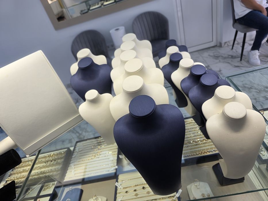 Стойки и манекени за бижута