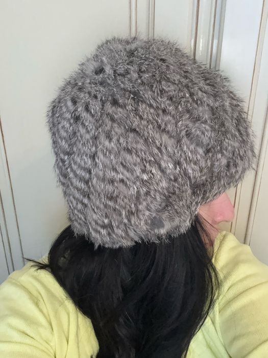 Caciula blana naturala iepure noua