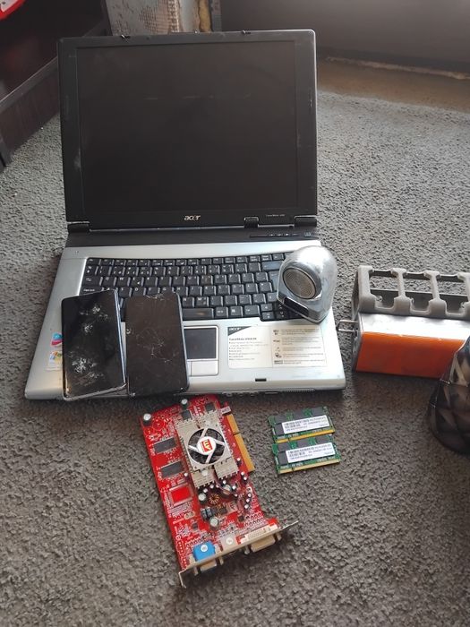 Piese leptopuri si telefone