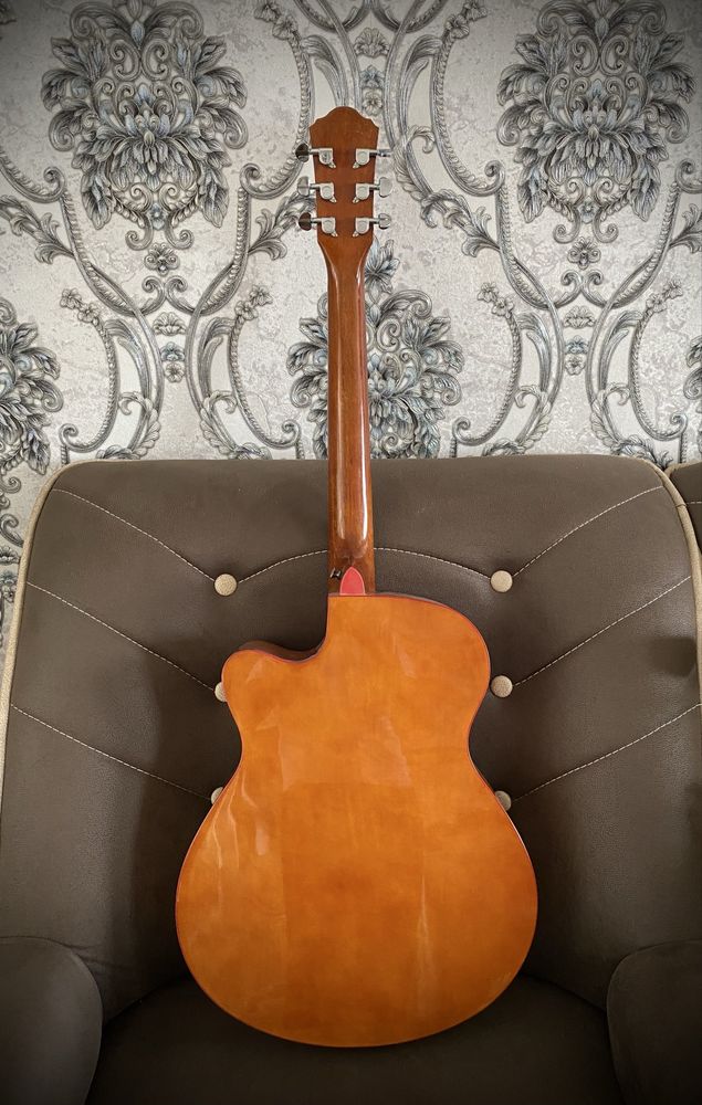 Gitara akusticheskiy