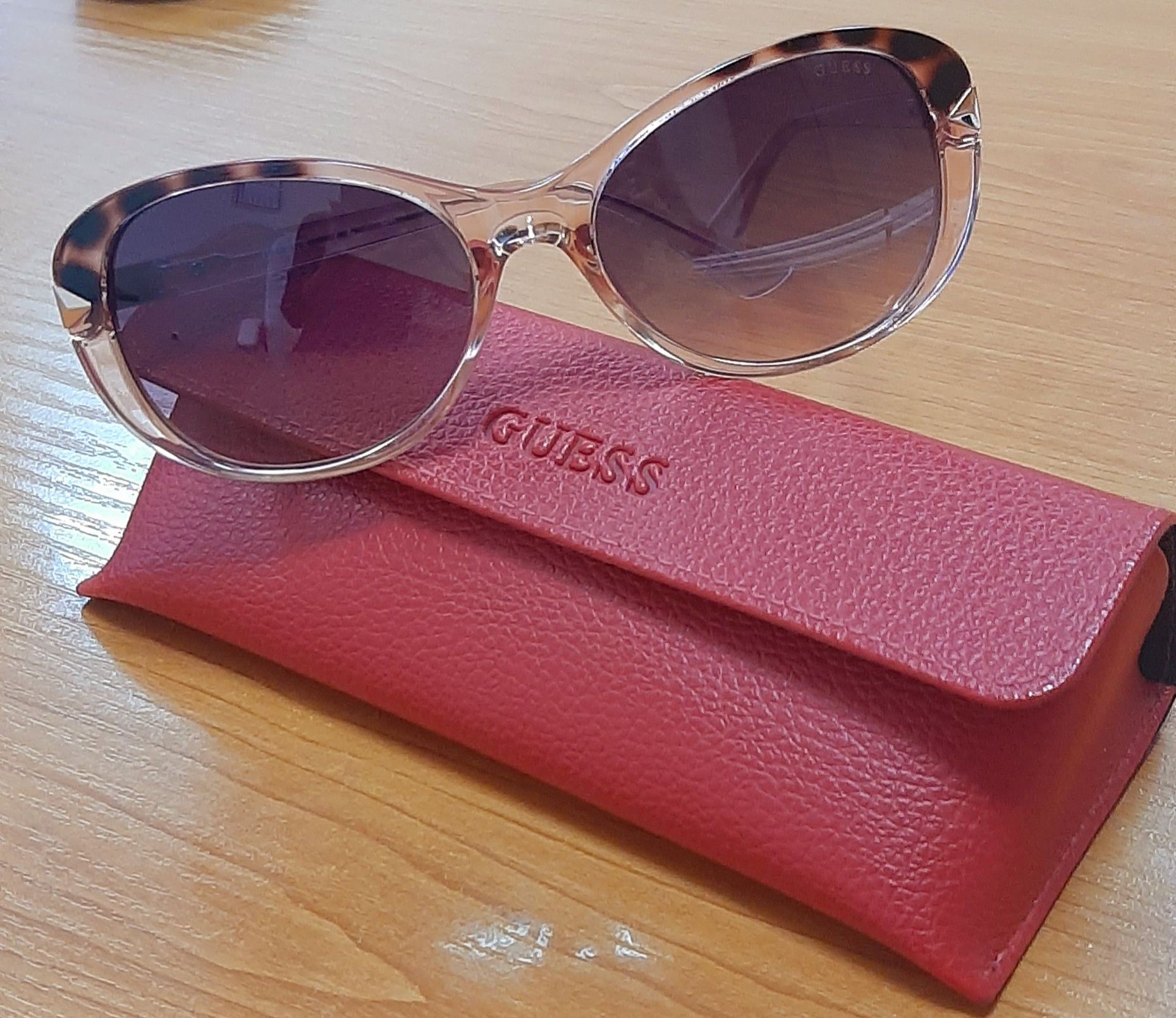 Оригинални слънчеви очила GUESS