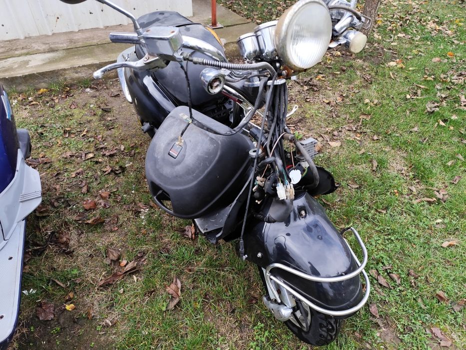 De vanzare pachet 3 scutere