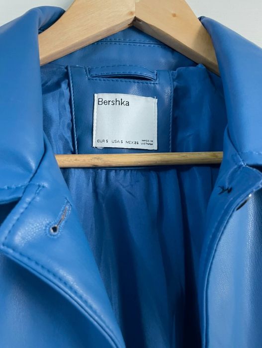 Trench bershka căptușit