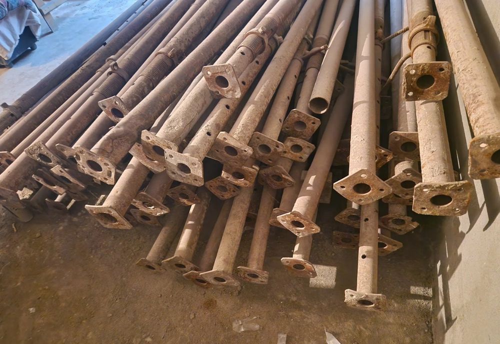 сдам в аренду струбцины домкраты. 
цена от 399 тенге
находятся примерн