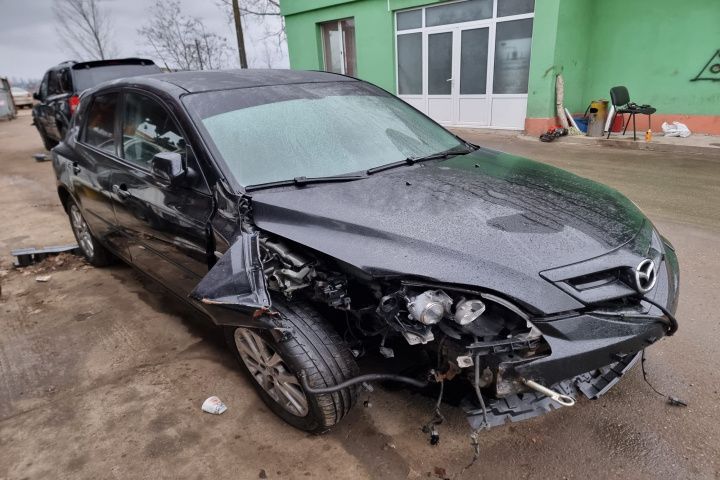 Dezmembrez Mazda 3 2009 motor 1.6 benzina  Z682 dezmembrari cutie de viteze manuala 5+1 usa stanga dreapta