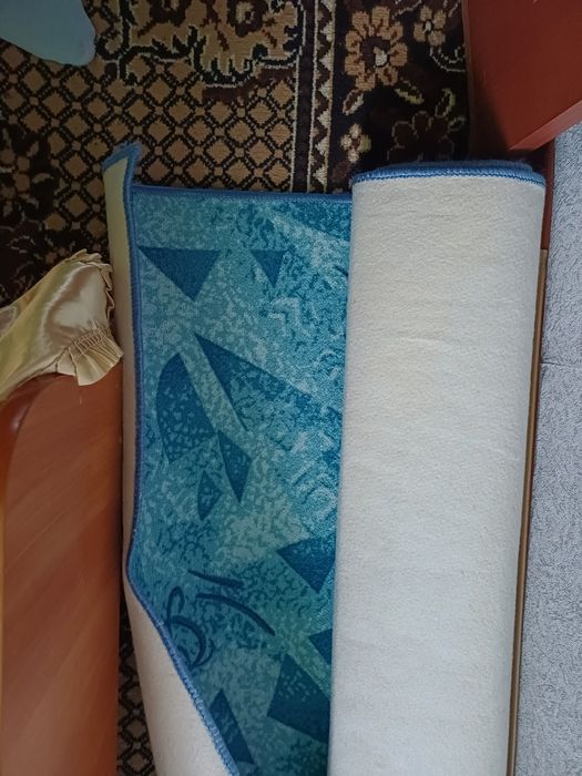 Продам палас в отличном состояни!