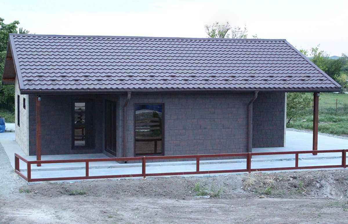 Casa, garaje auto pe structura metalica si panou sandwich termoizolant