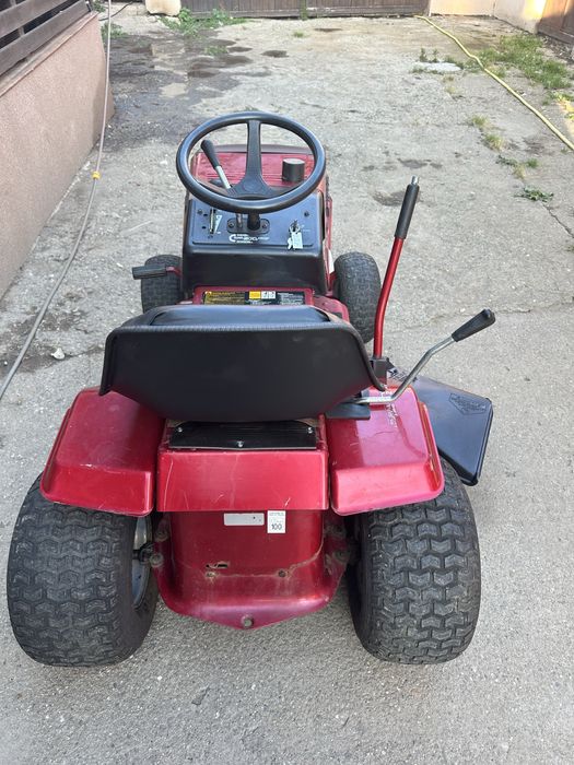 Tractor tuns iarba / gazon Murray motor Briggs & Stratton 12.5 CP