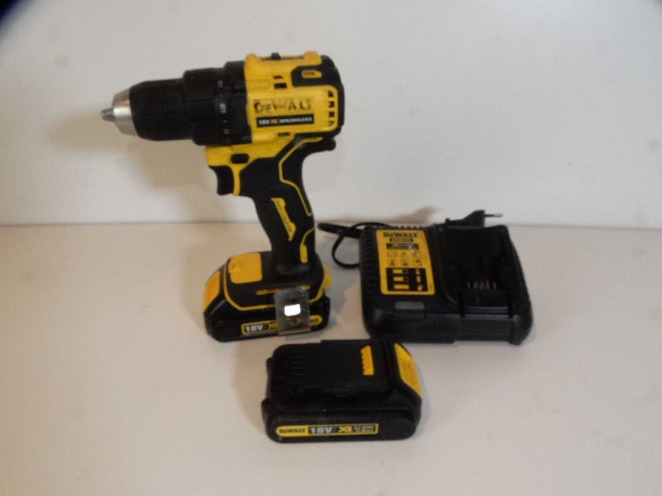 Dewalt DCD 708 със 2 батерии и зарядно - Безчетков винтоверт