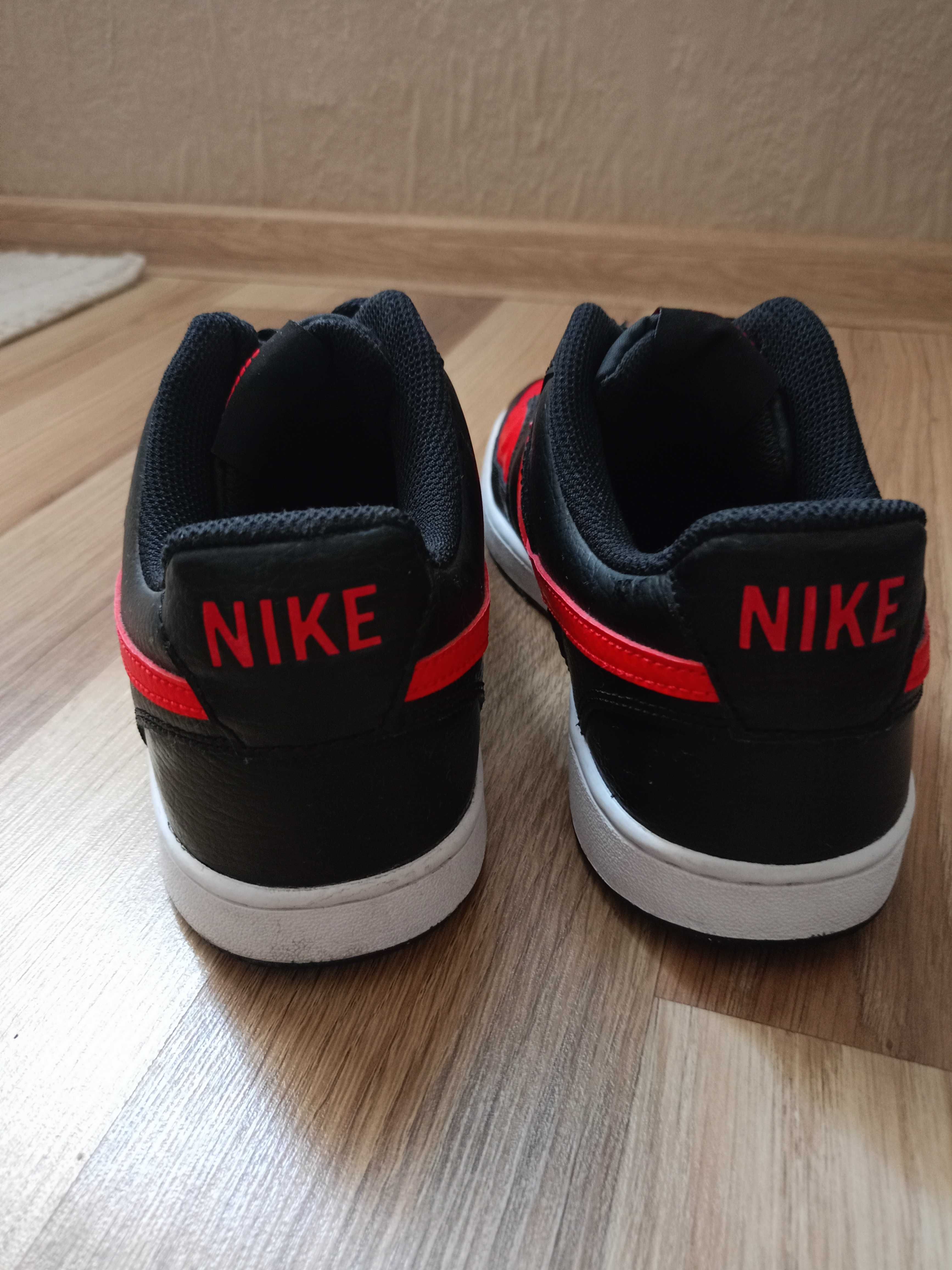 Кецове Nike черно - червени