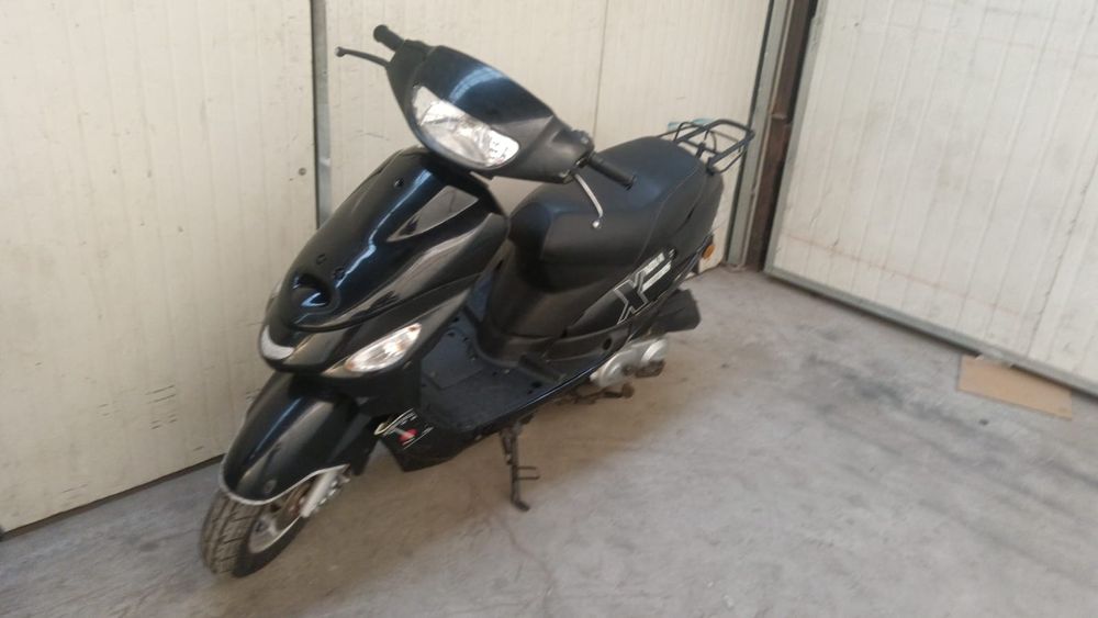Vând scuter 49cc, limitat 45km/h