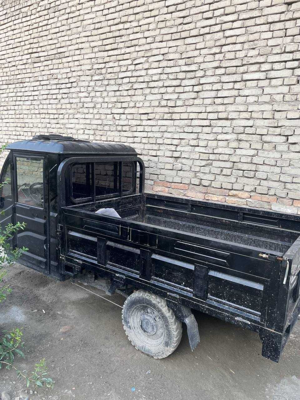 Motoroller elektorni 1/5 tona yuk xajmi akumlatorda biroz momo bor