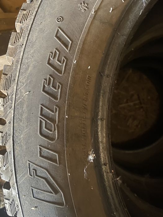 Продам резину 235/55/18