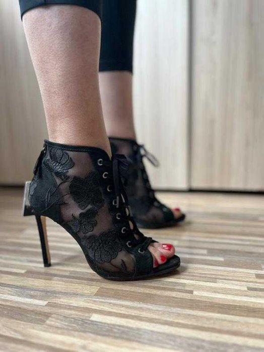 Нови високи летни обувки на "Zara"