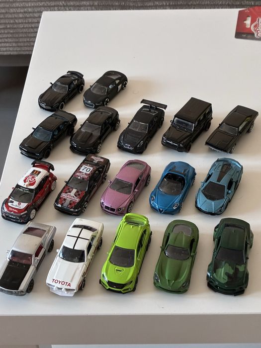 Колички 1:64 неразопаковани и разопаковани