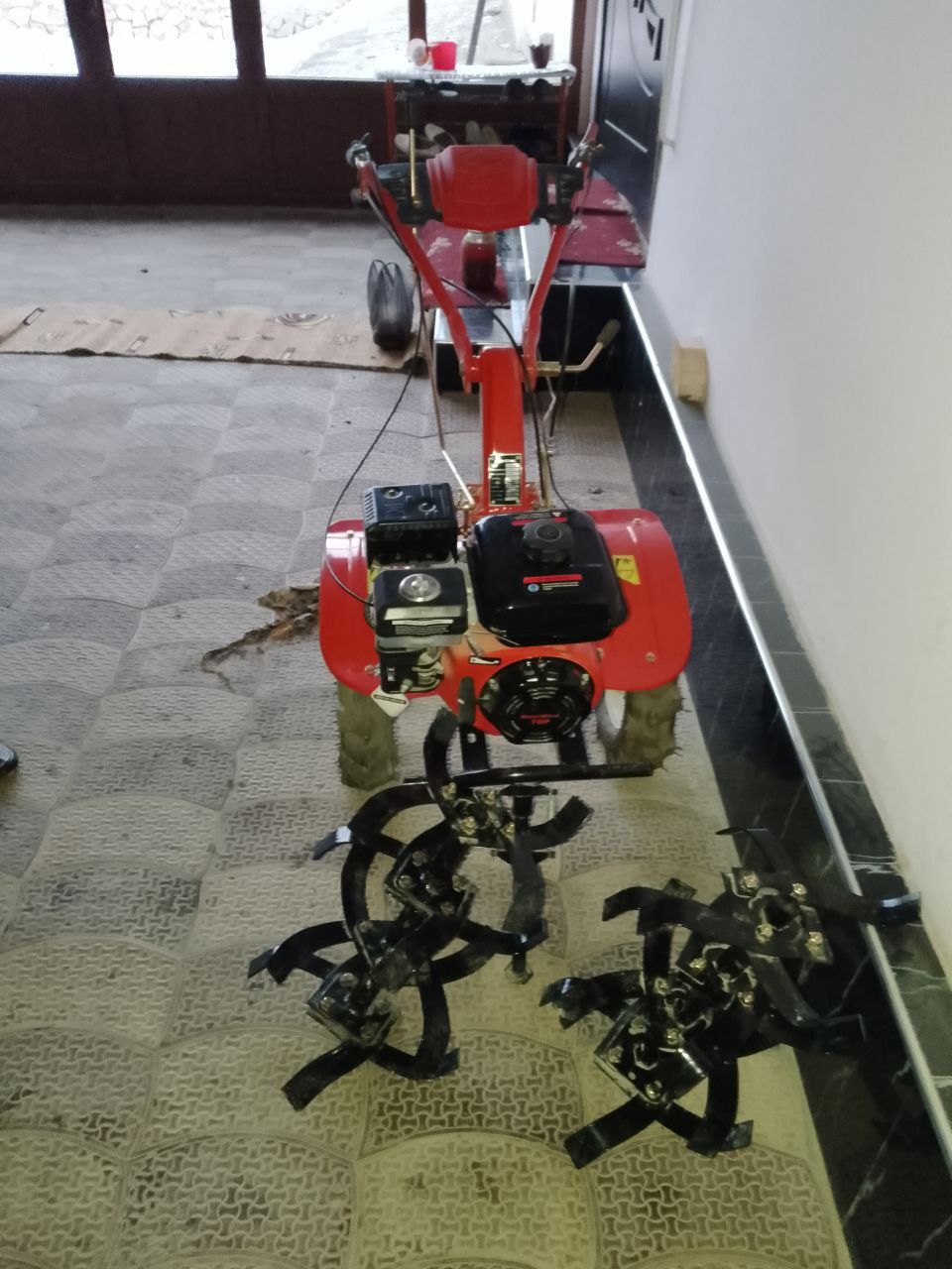 Mini traktor yangi hali ishlAtilmagan