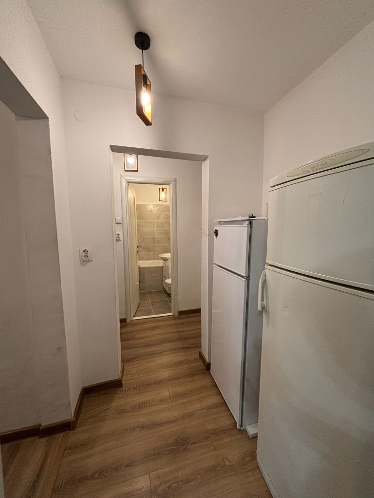 Vând urgent apartament 2 camere, Teiul Doamnei, mobilat și utilat.