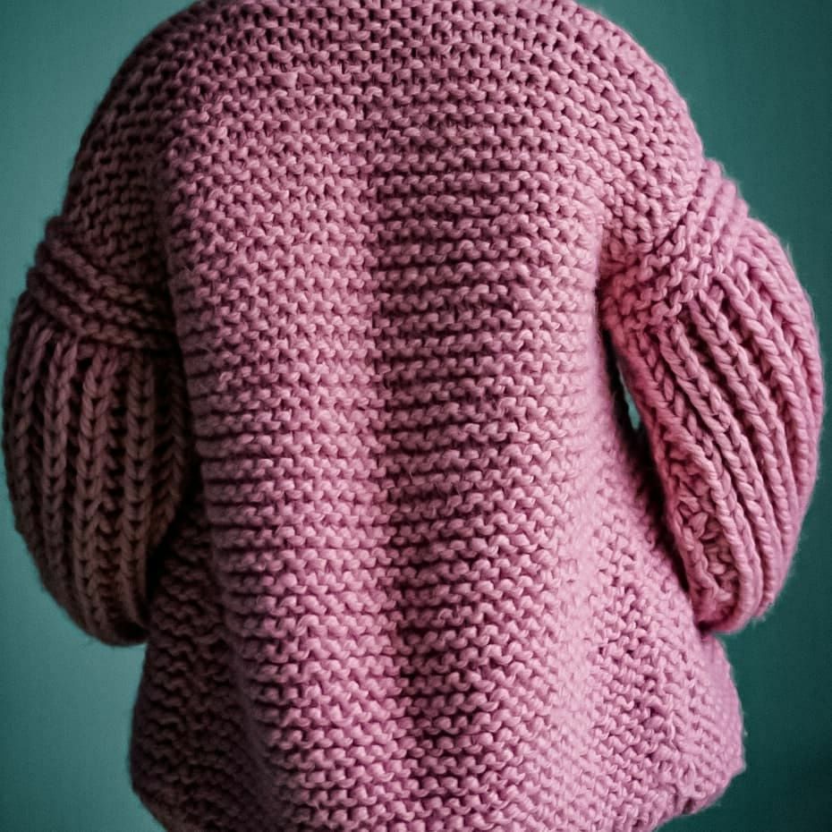 Cardigan tricotat manual