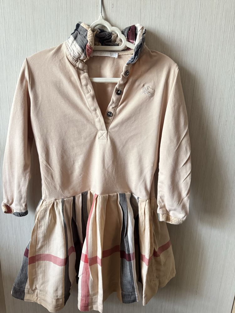 Burberry детска рокля 5 год