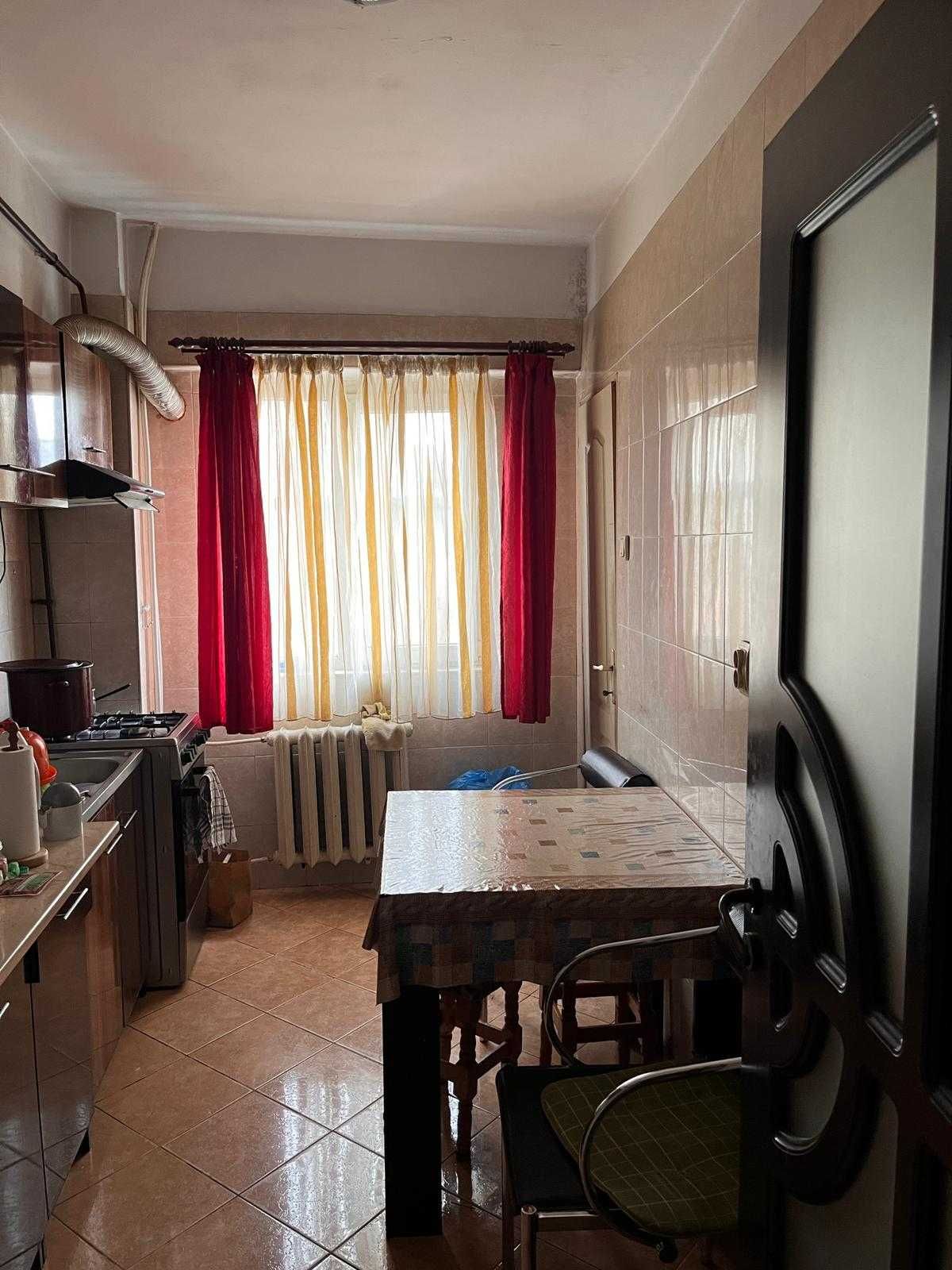 Vand apartament 3 camere