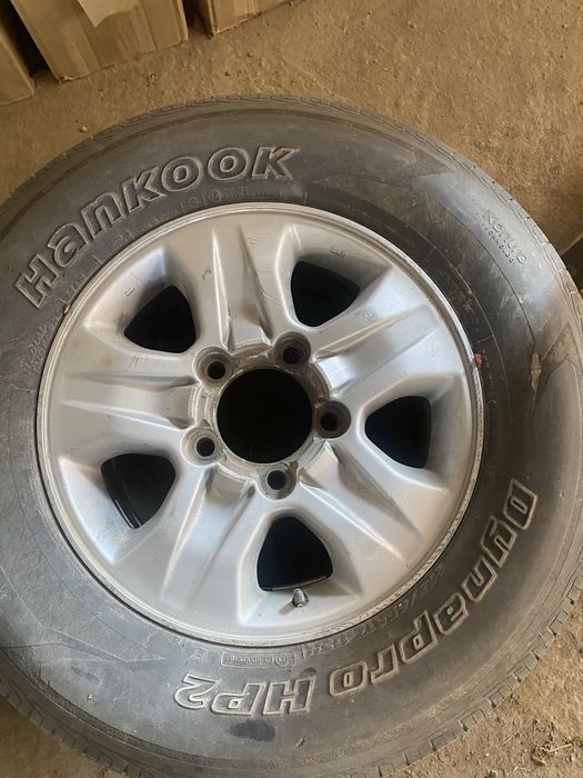Продам запасную шину Toyota Land Cruiser 100