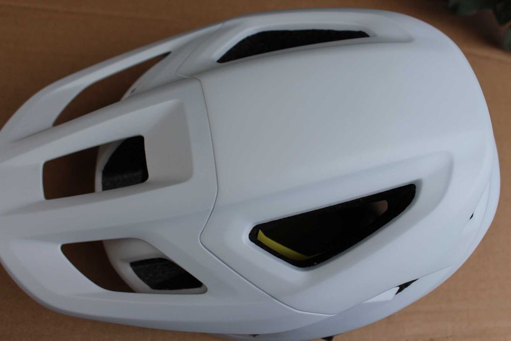 Specialized Camber marime Medium 55-59cm - casca bicicleta - Alb