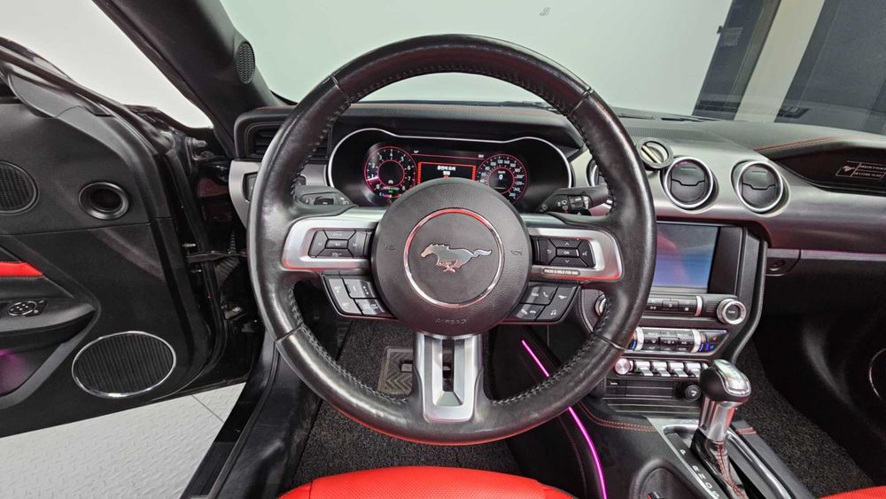 Ford Mustang Convertible — 2020 год